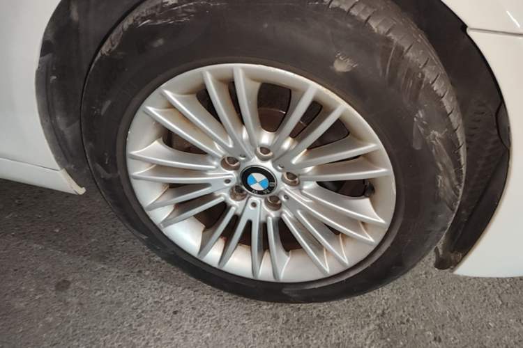 Used BMW 5 Series 2014 525Li Leading Model Right Front Wheel Hub