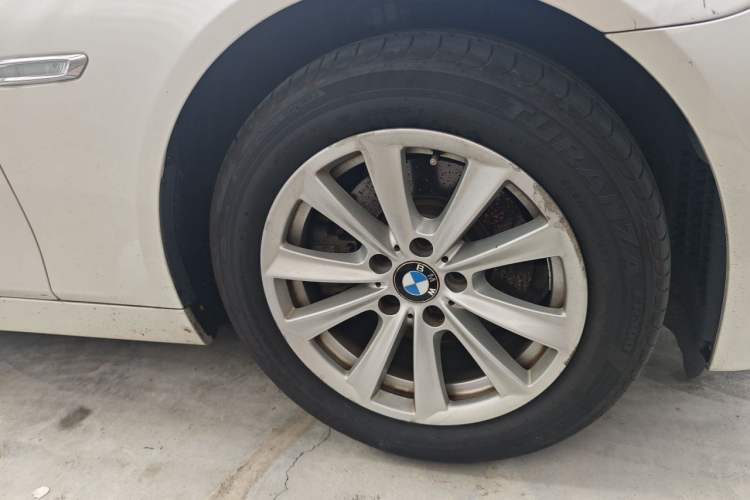Used BMW 5 Series 2014 520Li Elegant Model Right Front Wheel Hub