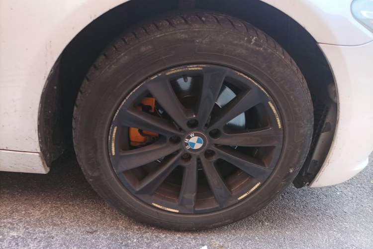 Used BMW 5 Series 2014 520Li Elegant Model Right Front Wheel Hub
