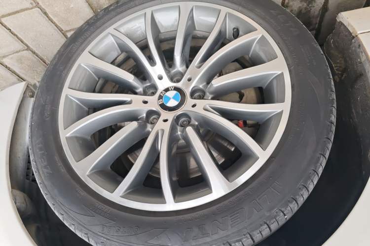 Used BMW 5 Series 2014 525Li Luxury Design Package Right Front Wheel Hub