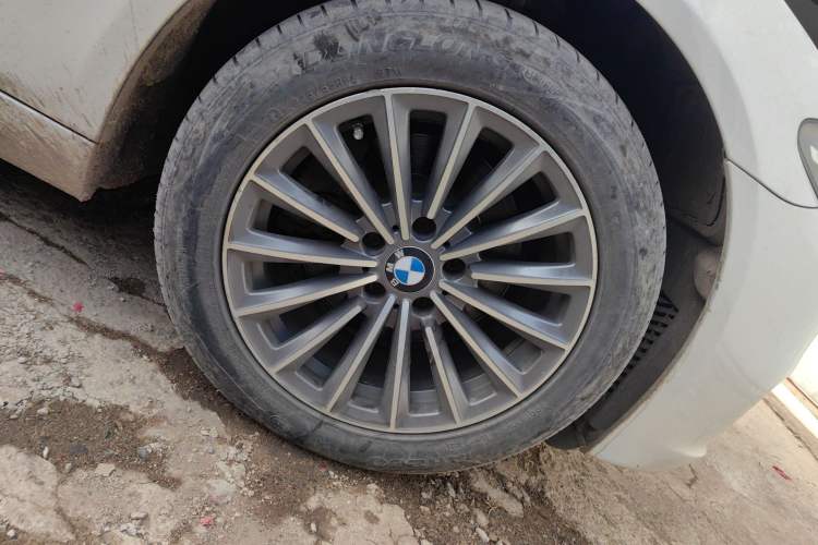 Used BMW 5 Series 2014 520Li Elegant Model Right Front Wheel Hub