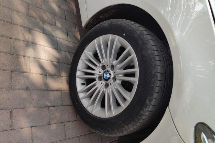 Used BMW 5 Series 2014 525Li Leading Model Right Front Wheel Hub