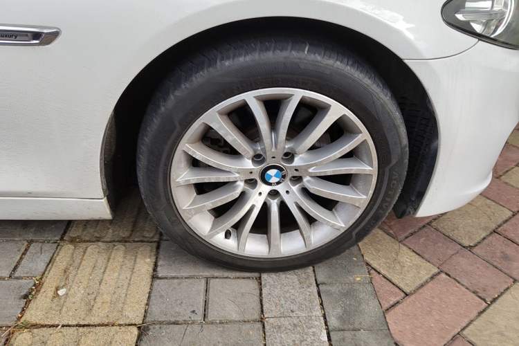 Used BMW 5 Series 2014 525Li Luxury Design Package Right Front Wheel Hub