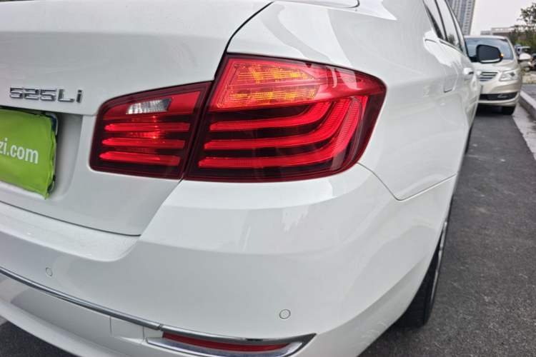 Used BMW 5 Series 2014 525Li Luxury Design Package Right Rear Taillight