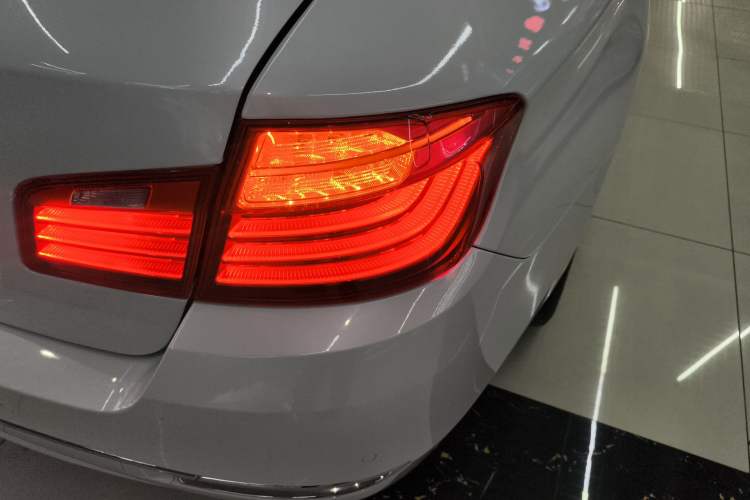 Used BMW 5 Series 2014 525Li Luxury Design Package Right Rear Taillight