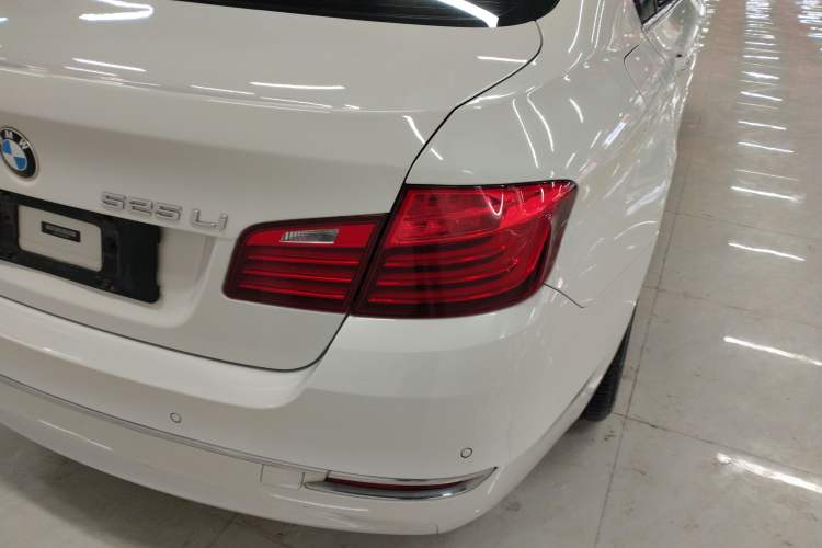 Used BMW 5 Series 2014 525Li Luxury Design Package Right Rear Taillight