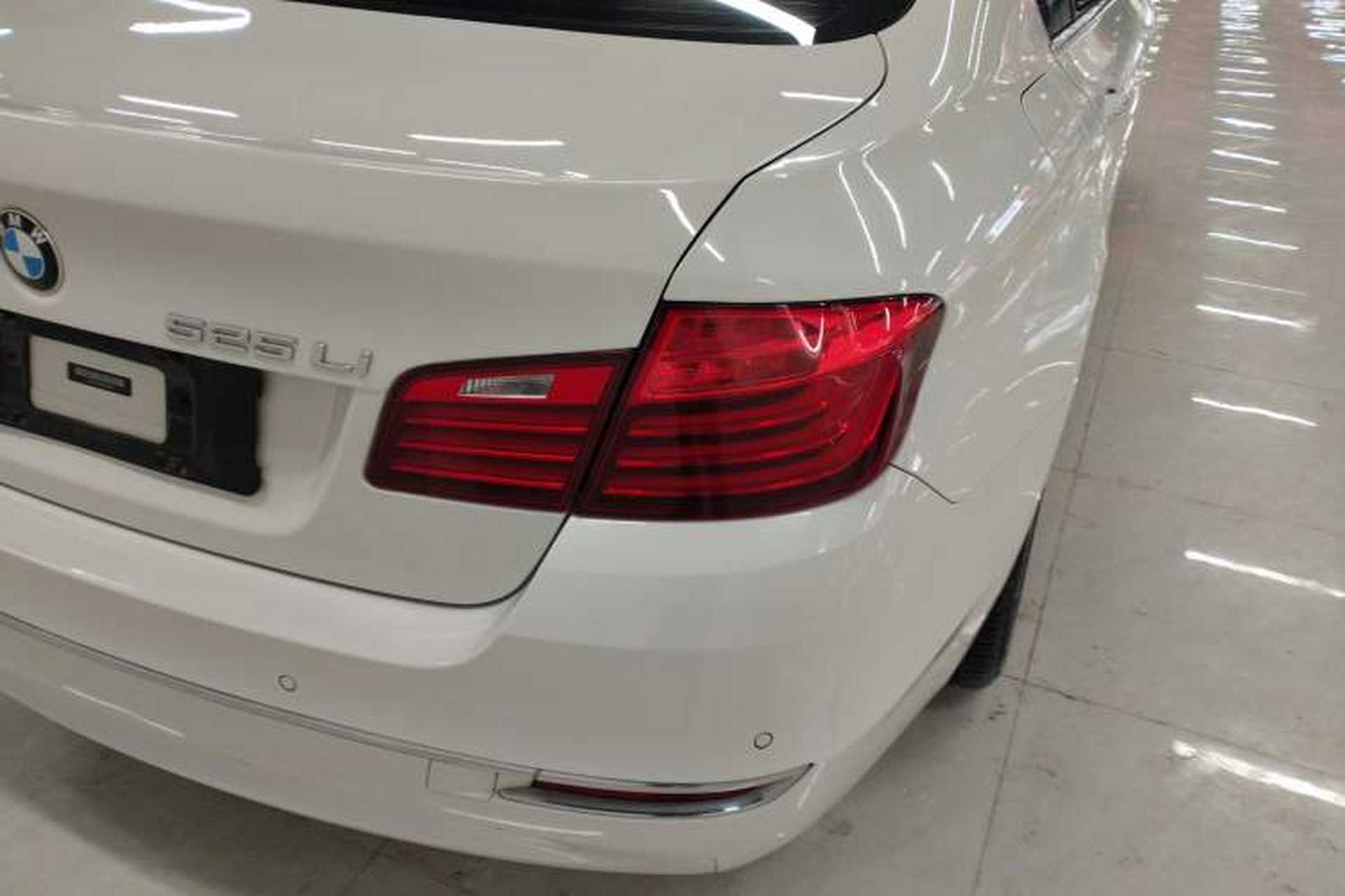 Used BMW 5 Series 2014 525Li Luxury Design Package Right Rear Taillight