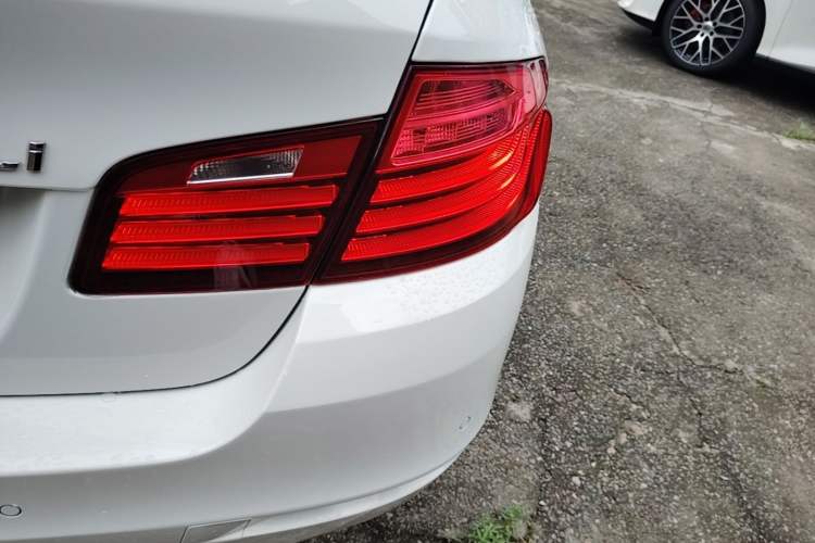Used BMW 5 Series 2014 525Li Leading Model Right Rear Taillight