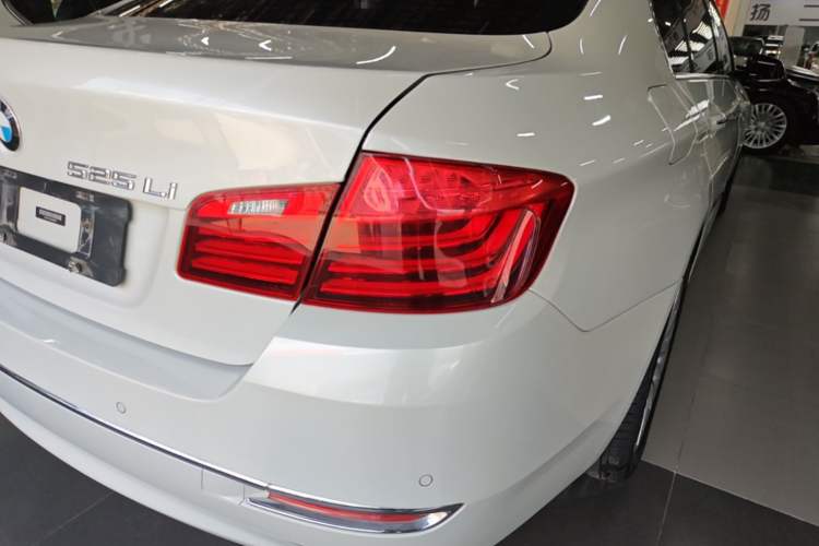 Used BMW 5 Series 2014 525Li Luxury Design Package Right Rear Taillight