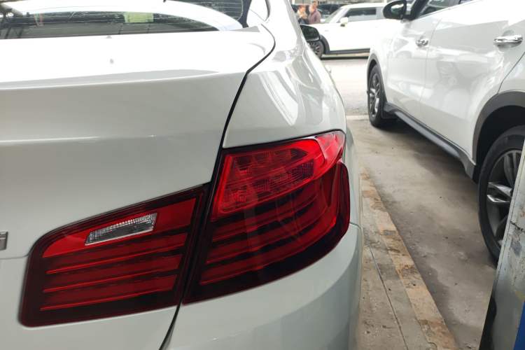 Used BMW 5 Series 2014 525Li Luxury Design Package Right Rear Taillight