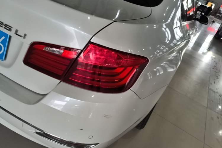 Used BMW 5 Series 2014 525Li Luxury Design Package Right Rear Taillight