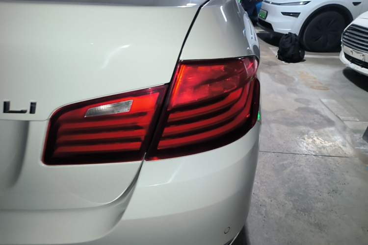 Used BMW 5 Series 2014 525Li Luxury Design Package Right Rear Taillight