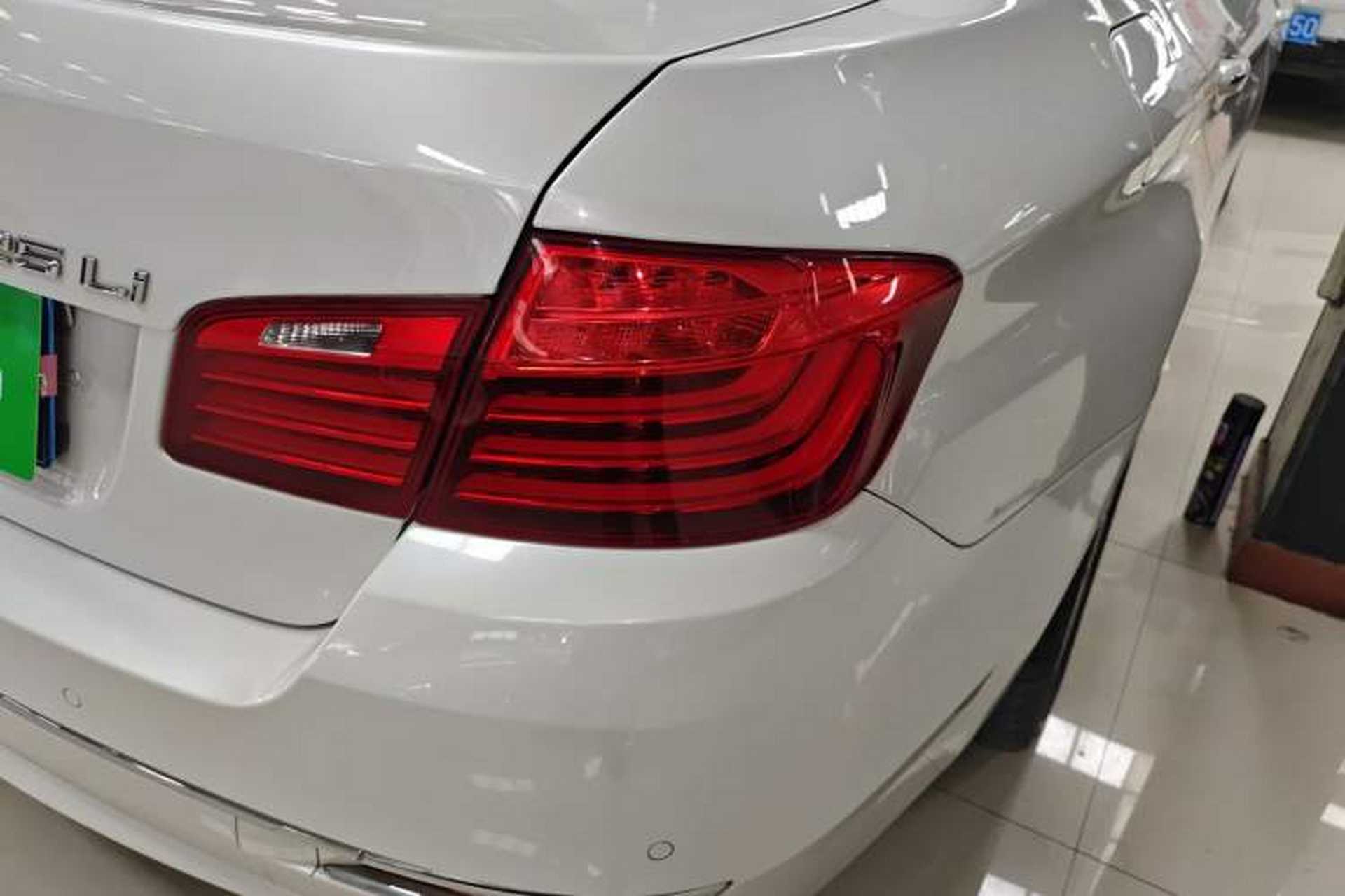 Used BMW 5 Series 2014 525Li Luxury Design Package Right Rear Taillight