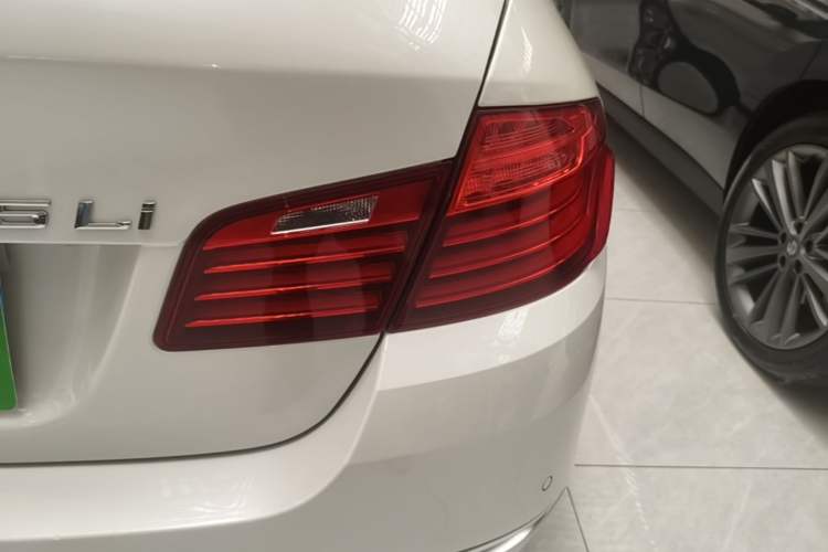 Used BMW 5 Series 2014 525Li Fashion Design Package Right Rear Taillight