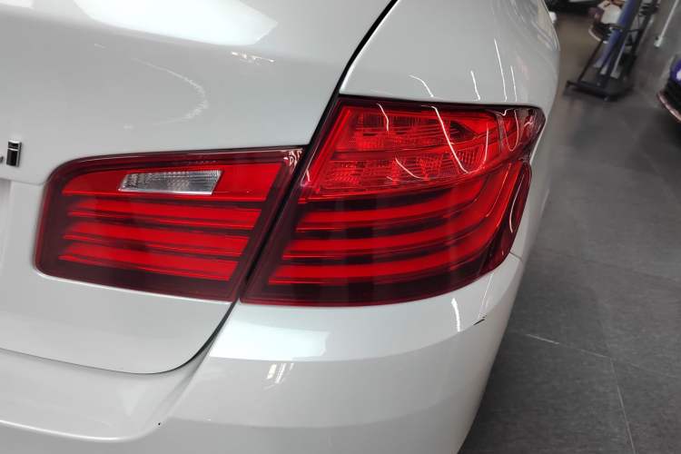Used BMW 5 Series 2014 525Li Luxury Design Package Right Rear Taillight
