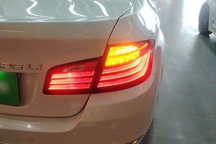 Used BMW 5 Series 2014 525Li Luxury Design Package Right Rear Taillight