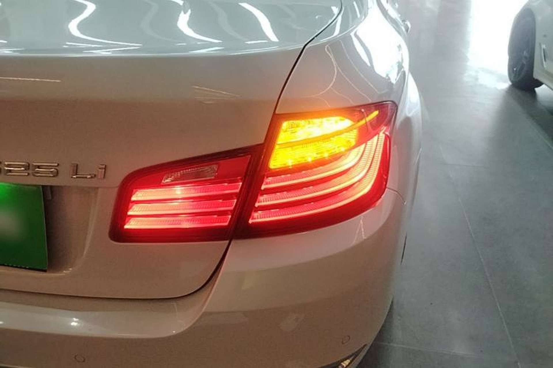 Used BMW 5 Series 2014 525Li Luxury Design Package Right Rear Taillight