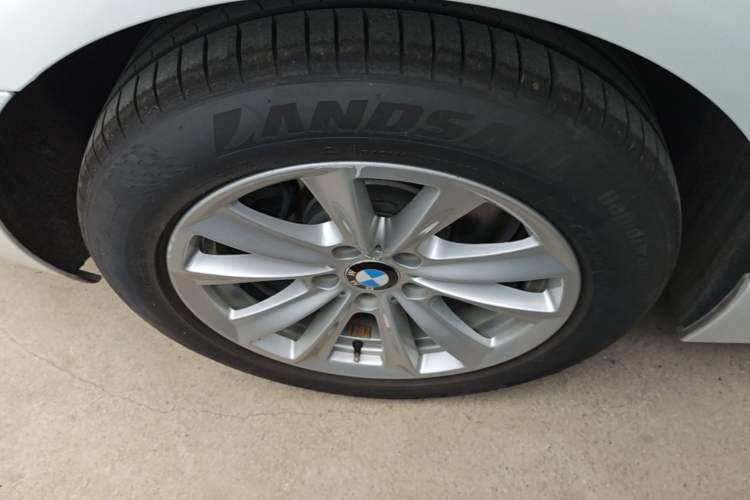 Used BMW 5 Series 2014 520Li Elegant Model Right Rear Wheel Hub