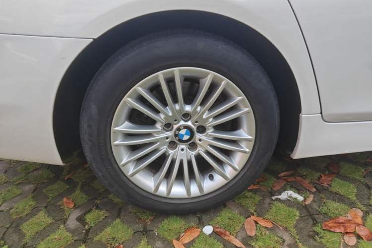 Used BMW 5 Series 2014 525Li Leading Model Right Rear Wheel Hub