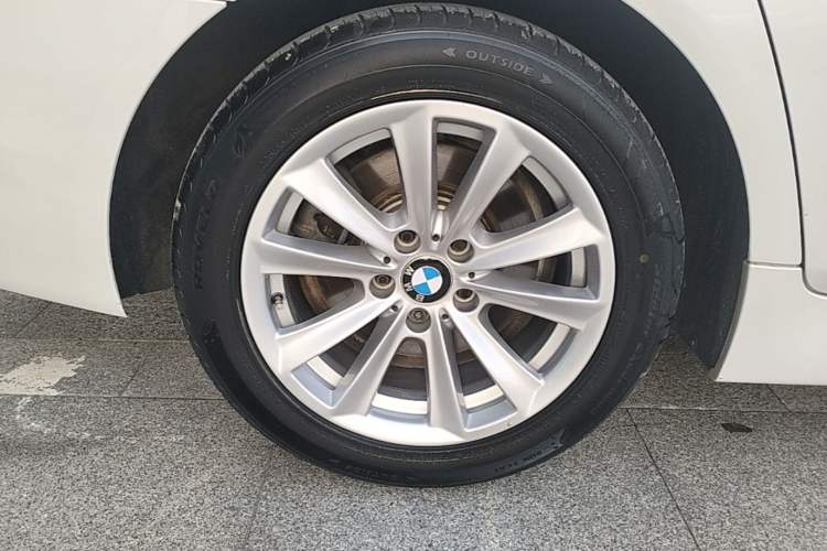 Used BMW 5 Series 2014 520Li Elegant Model Right Rear Wheel Hub
