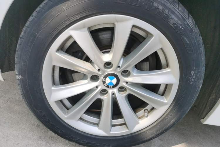 Used BMW 5 Series 2014 520Li Elegant Model Right Rear Wheel Hub