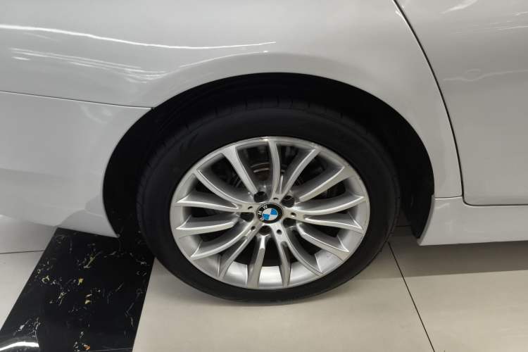 Used BMW 5 Series 2014 525Li Luxury Design Package Right Rear Wheel Hub