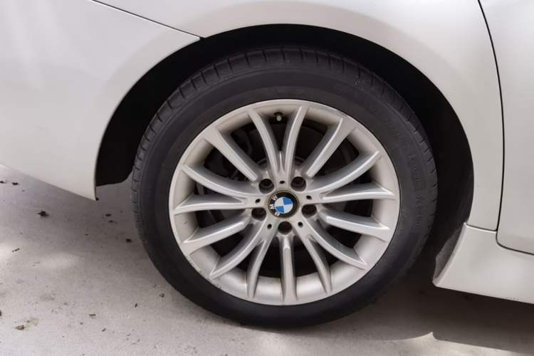 Used BMW 5 Series 2014 525Li Luxury Design Package Right Rear Wheel Hub