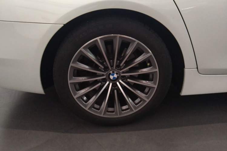 Used BMW 5 Series 2014 520i Elegant Edition Right Rear Wheel Hub
