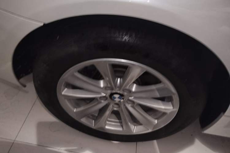Used BMW 5 Series 2014 520Li Elegant Model Right Rear Wheel Hub