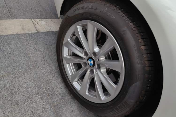 Used BMW 5 Series 2014 520Li Elegant Model Right Rear Wheel Hub