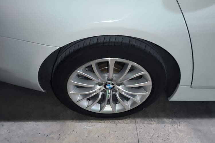 Used BMW 5 Series 2014 525Li Luxury Design Package Right Rear Wheel Hub