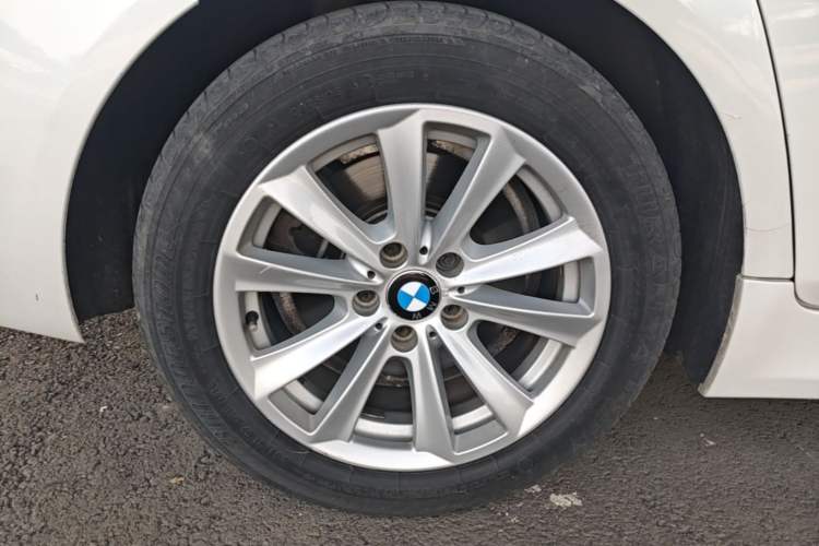 Used BMW 5 Series 2014 520Li Elegant Model Right Rear Wheel Hub