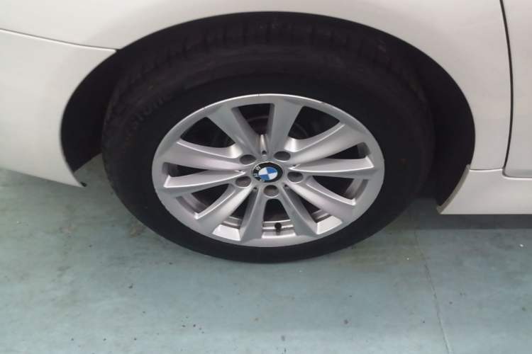 Used BMW 5 Series 2014 520Li Elegant Model Right Rear Wheel Hub