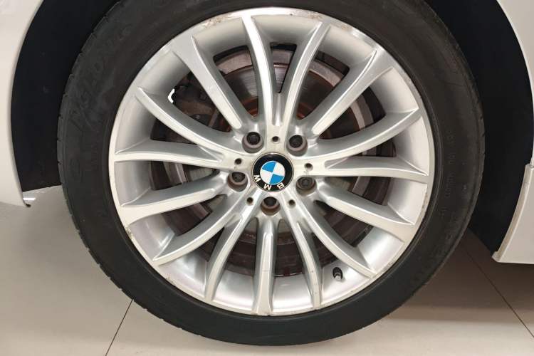 Used BMW 5 Series 2014 525Li Luxury Design Package Right Rear Wheel Hub