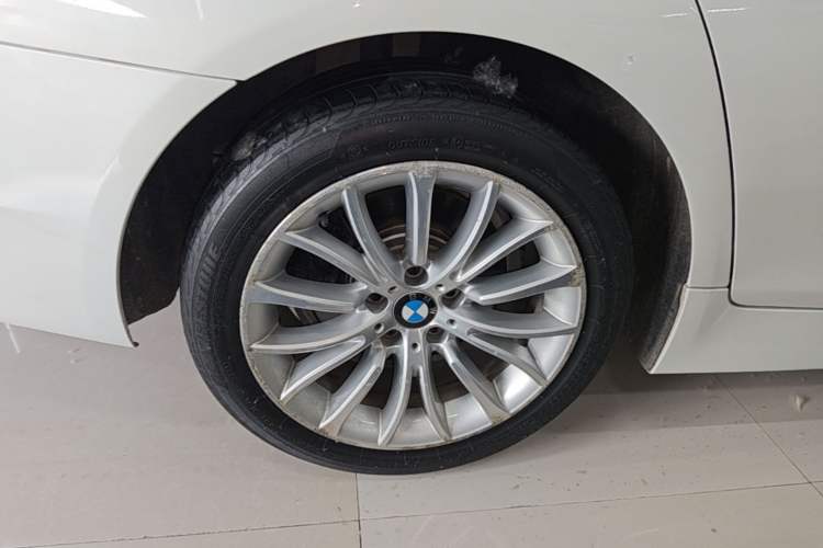 Used BMW 5 Series 2014 525Li Luxury Design Package Right Rear Wheel Hub