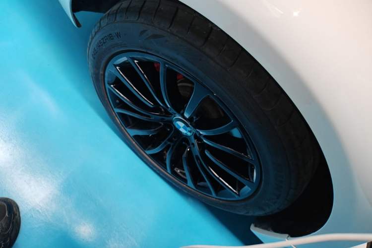 Used BMW 5 Series 2014 525Li Luxury Design Package Right Rear Wheel Hub