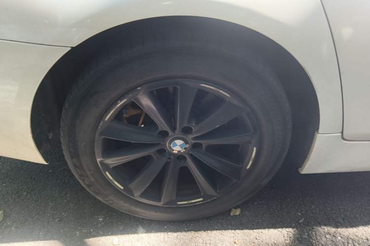 Used BMW 5 Series 2014 520Li Elegant Model Right Rear Wheel Hub