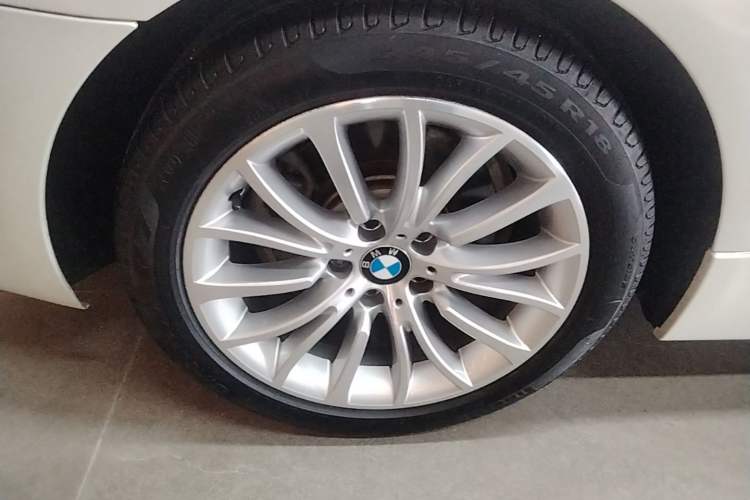 Used BMW 5 Series 2014 525Li Luxury Design Package Right Rear Wheel Hub