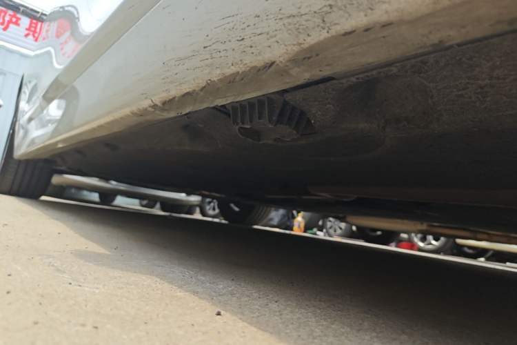 Used BMW 5 Series 2014 520Li Elegant Model Right Side Sill