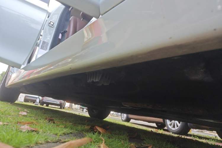 Used BMW 5 Series 2014 525Li Leading Model Right Side Sill