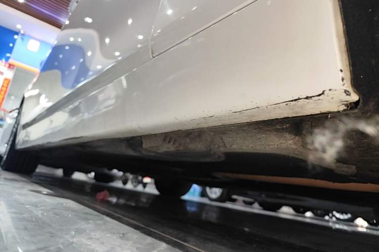 Used BMW 5 Series 2014 525Li Leading Model Right Side Sill