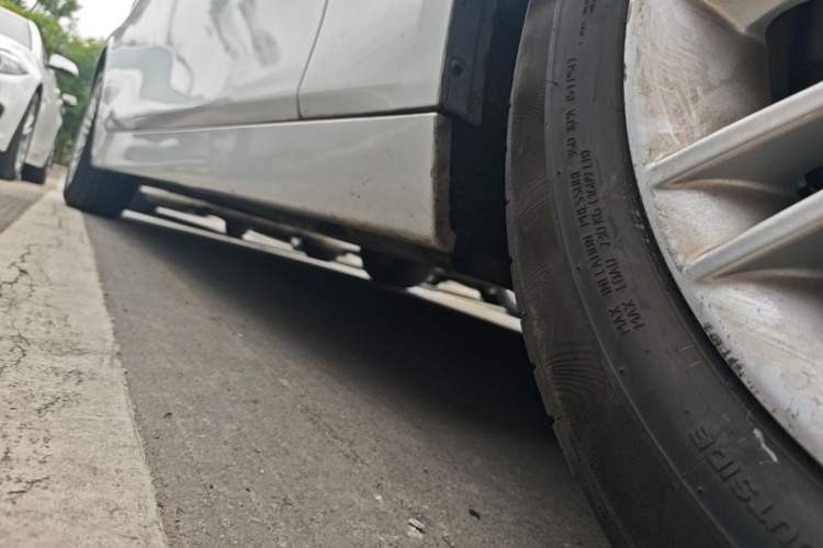 Used BMW 5 Series 2014 525Li Leading Model Right Side Sill