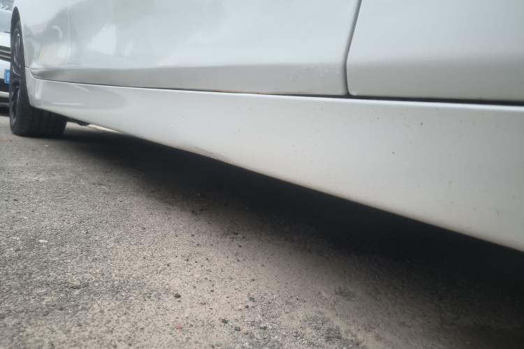 Used BMW 5 Series 2014 525Li Luxury Design Package Right Side Sill