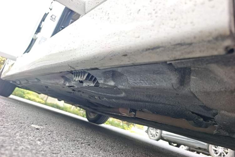 Used BMW 5 Series 2014 525Li Luxury Design Package Right Side Sill
