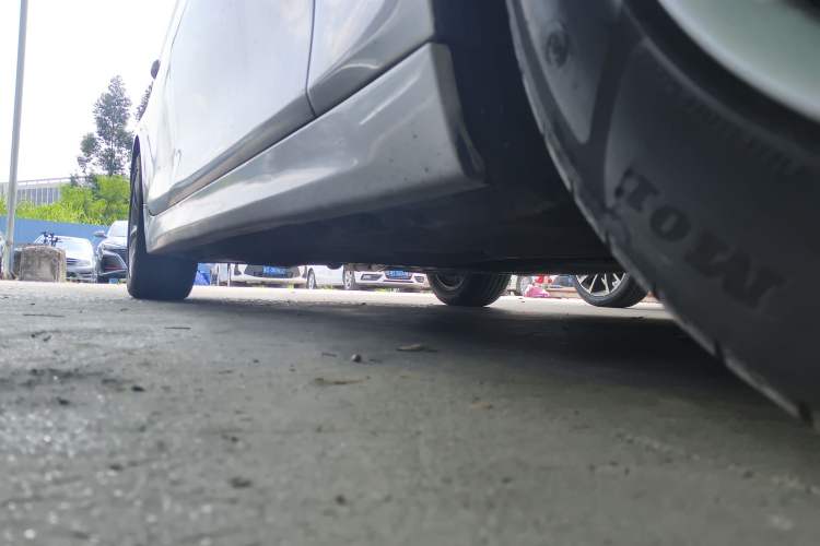 Used BMW 5 Series 2014 520i Elegant Edition Right Side Sill