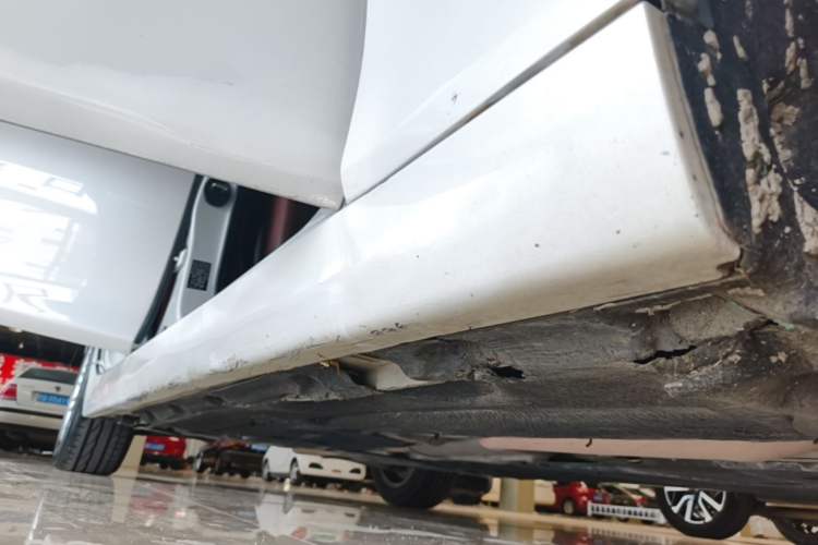 Used BMW 5 Series 2014 525Li Leading Model Right Side Sill