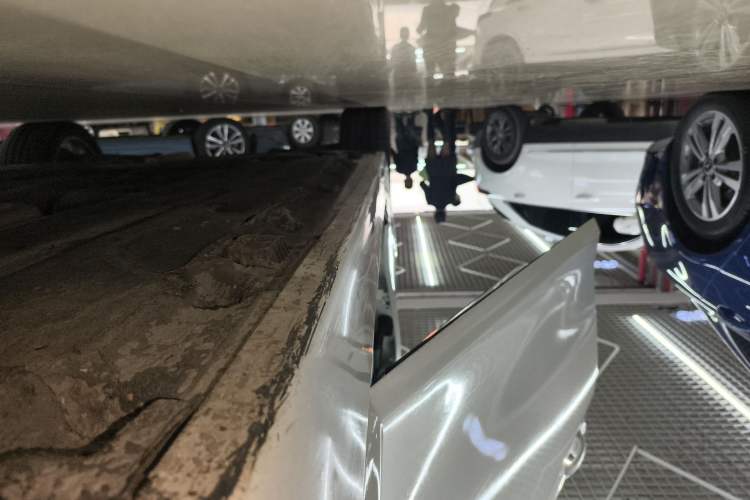 Used BMW 5 Series 2014 525Li Luxury Design Package Right Side Sill