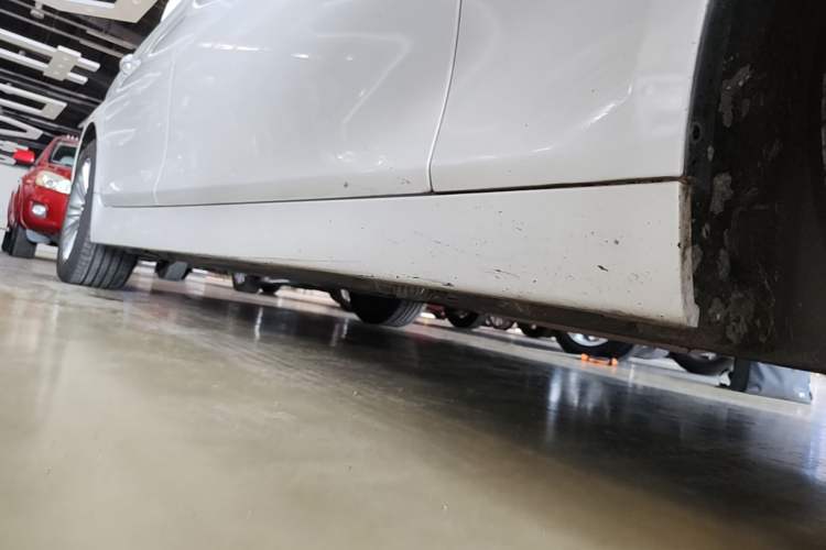 Used BMW 5 Series 2014 525Li Leading Model Right Side Sill