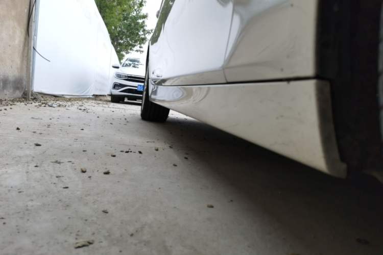 Used BMW 5 Series 2014 525Li Luxury Design Package Right Side Sill
