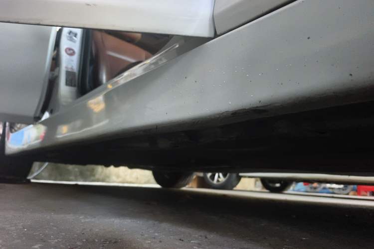 Used BMW 5 Series 2014 520i Elegant Edition Right Side Sill